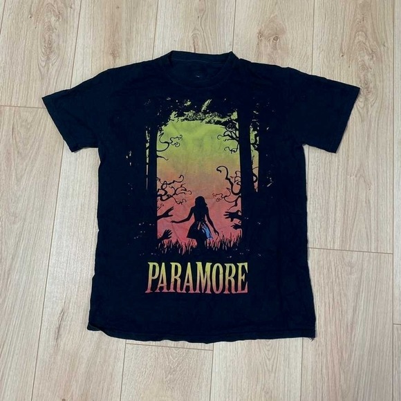 Gildan Other - Vintage Paramore Band Music Tee Shirt